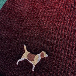 Cappellino ricamato con Cagnolino Beagle.